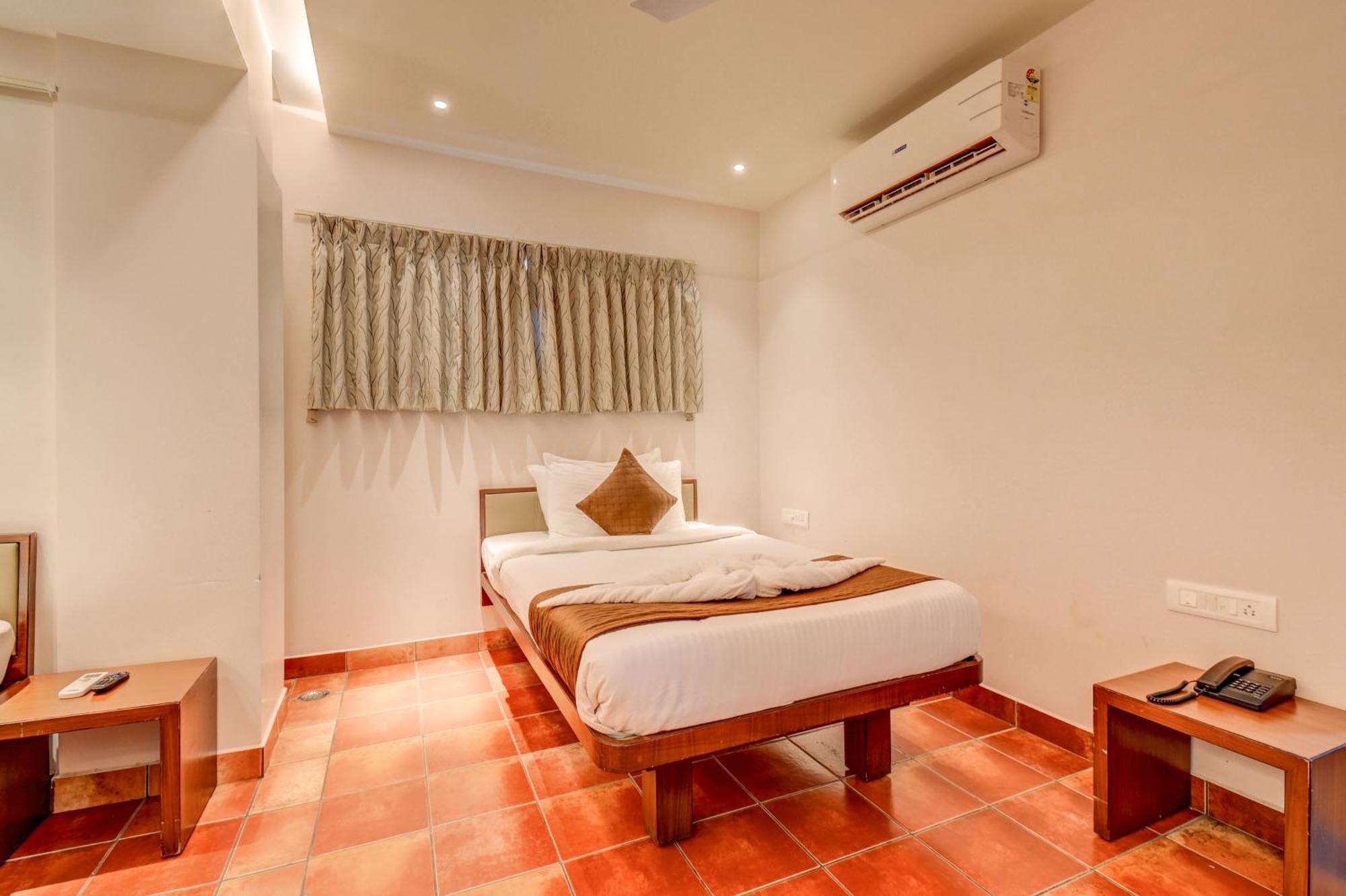 Hotel J N Stay Mysore - 12 Minutes To Mysore Palace Exterior foto